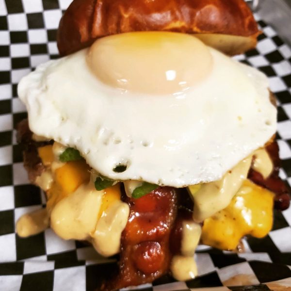 chicagos-best-burgers-juicy-rise-and-grind-burger